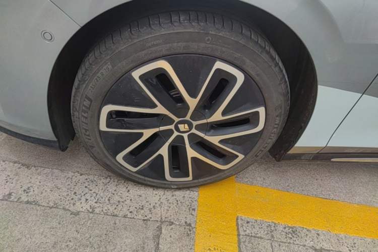 Used Baojun Enjoy 2025 All-Electric 600km Luxury Edition Left Front Wheel Hub