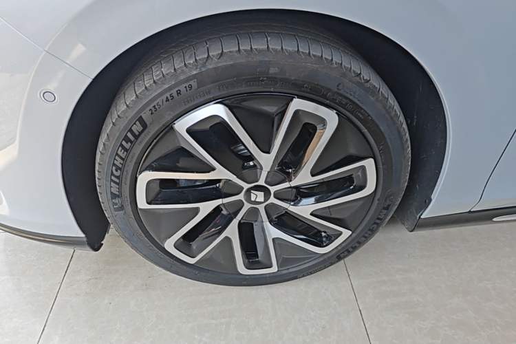 Used Baojun Enjoy 2025 Plug-in Hybrid 140km Luxury Edition Left Front Wheel Hub
