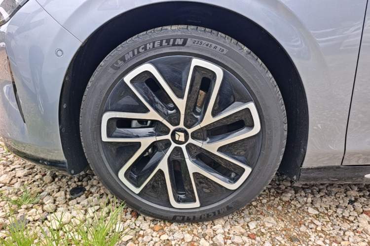 Used Baojun Enjoy 2025 Plug-in Hybrid 140km Luxury Edition Left Front Wheel Hub