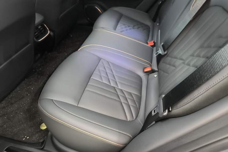 Used Baojun Enjoy 2025 All-Electric 600km Standard Version Left Rear Seat