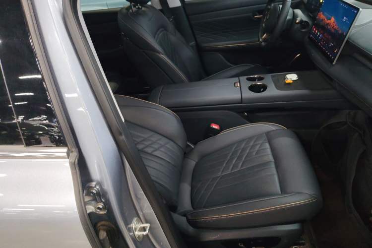Used Baojun Enjoy 2025 Plug-in Hybrid 140km Luxury Edition Right Front Seat