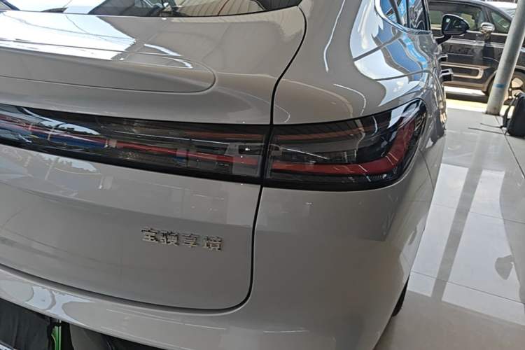 Used Baojun Enjoy 2025 Plug-in Hybrid 140km Luxury Edition Right Rear Taillight