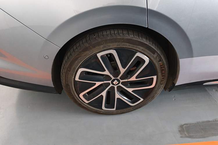 Used Baojun Enjoy 2025 All-Electric 600km Luxury Edition Right Rear Wheel Hub