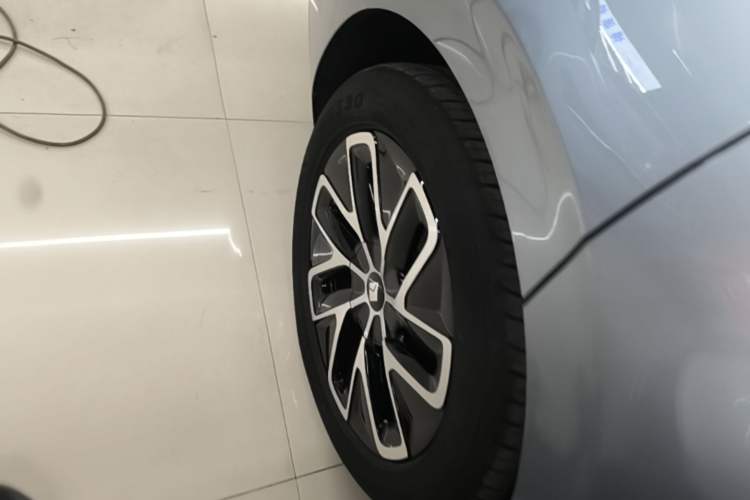 Used Baojun Enjoy 2025 All-Electric 600km Standard Version Right Rear Wheel Hub
