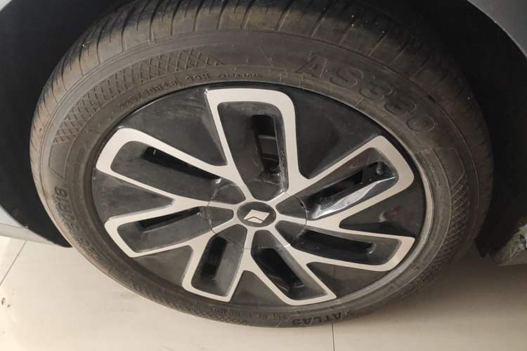 Used Baojun Enjoy 2025 All-Electric 600km Standard Version Right Rear Wheel Hub