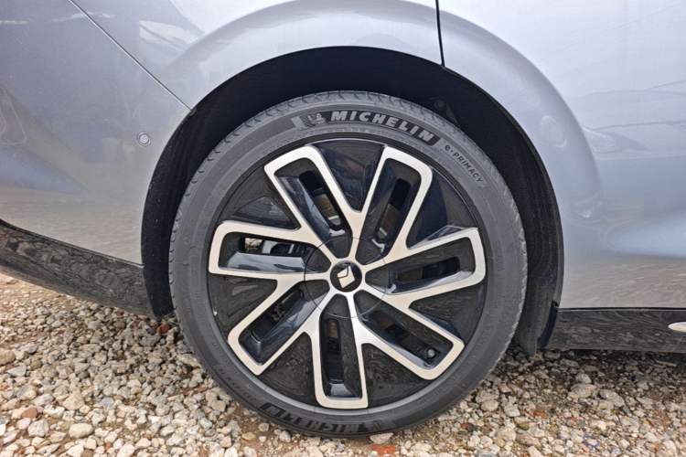 Used Baojun Enjoy 2025 Plug-in Hybrid 140km Luxury Edition Right Rear Wheel Hub