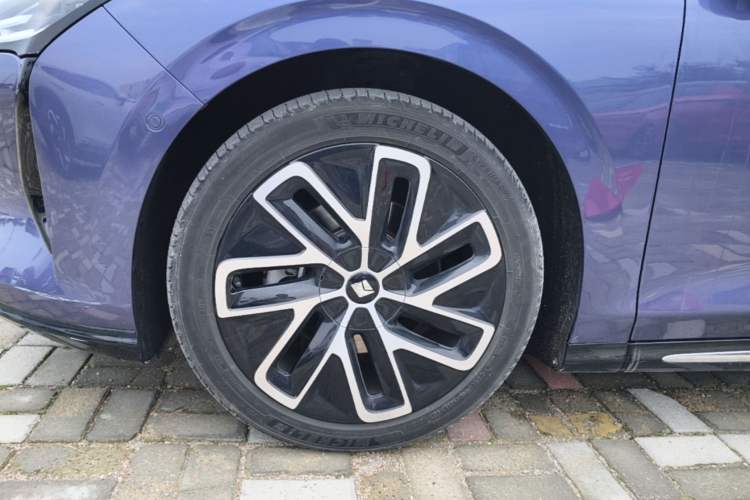 Used Baojun Enjoy 2025 Model Pure Electric 600km Official Vehicle Edition Left Front Wheel Hub