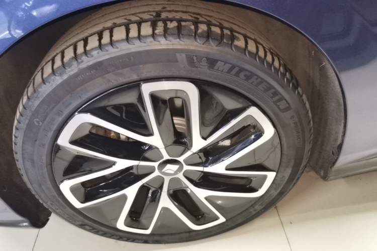 Used Baojun Enjoy 2025 Plug-in Hybrid 140km Luxury Edition Left Front Wheel Hub