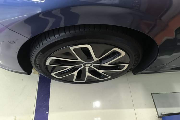 Used Baojun Enjoy 2025 All-Electric 600km Luxury Edition Left Front Wheel Hub