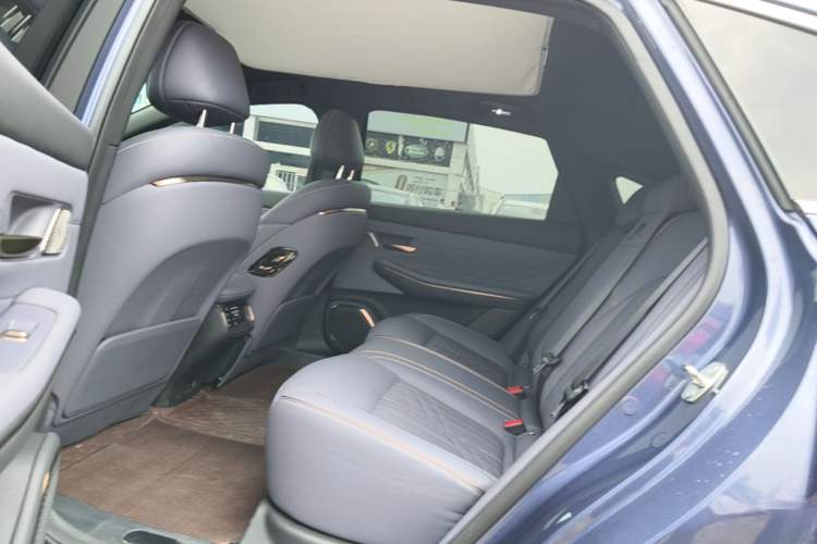 Used Baojun Enjoy 2025 Model Pure Electric 600km Official Vehicle Edition Left Rear Seat