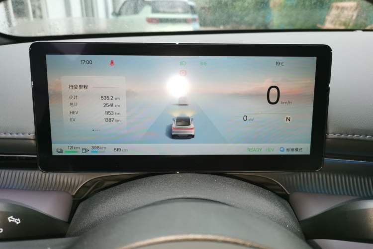 Used Baojun Enjoy 2025 Plug-in Hybrid 140km Luxury Edition Odometer Close Up