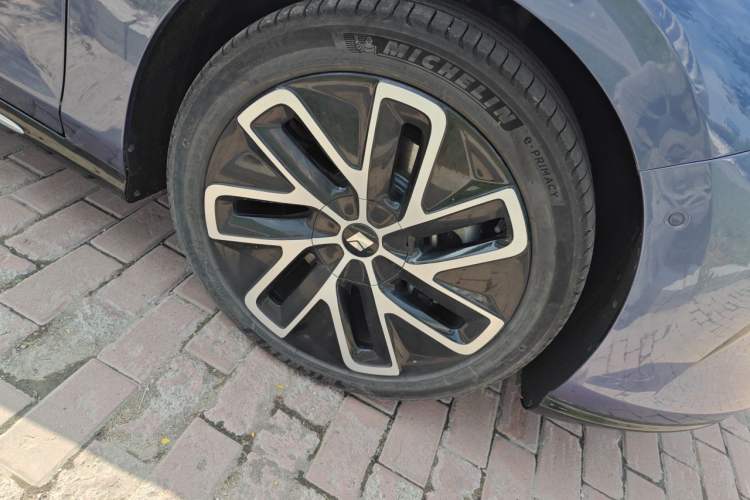 Used Baojun Enjoy 2025 All-Electric 600km Luxury Edition Right Front Wheel Hub