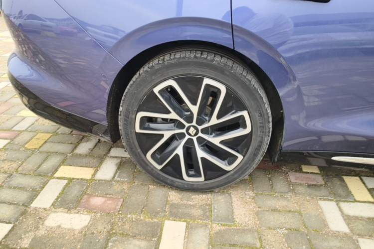 Used Baojun Enjoy 2025 Model Pure Electric 600km Official Vehicle Edition Right Rear Wheel Hub