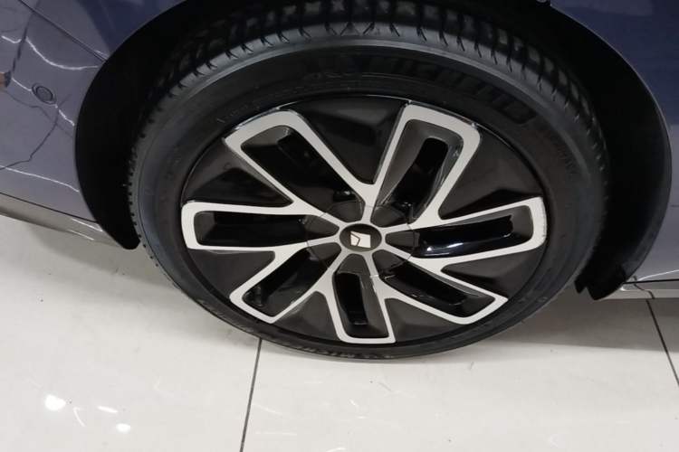 Used Baojun Enjoy 2025 Plug-in Hybrid 140km Luxury Edition Right Rear Wheel Hub