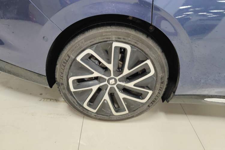 Used Baojun Enjoy 2025 All-Electric 600km Luxury Edition Right Rear Wheel Hub