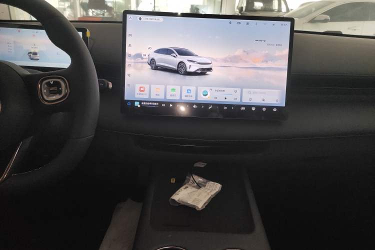 Used Baojun Enjoy 2025 Plug-in Hybrid 140km Luxury Edition Audio And AC Panel