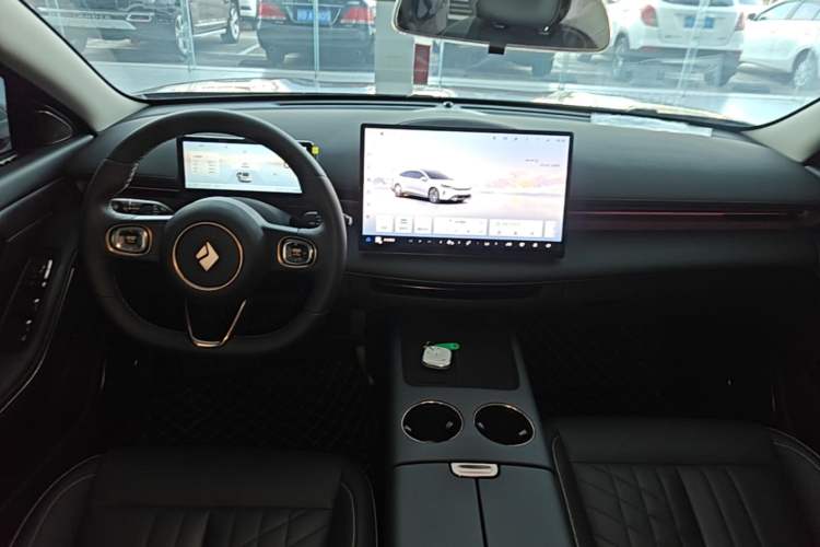 Used Baojun Enjoy 2025 Plug-in Hybrid 140km Luxury Edition Center Console