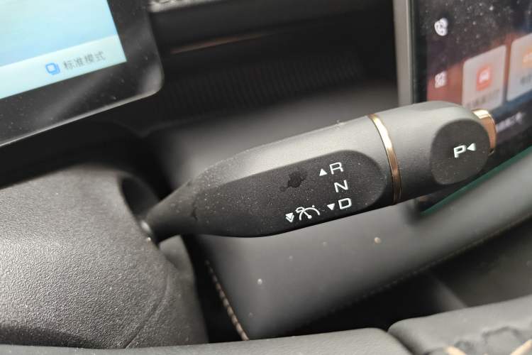 Used Baojun Enjoy 2025 All-Electric 600km Luxury Edition Gear Lever