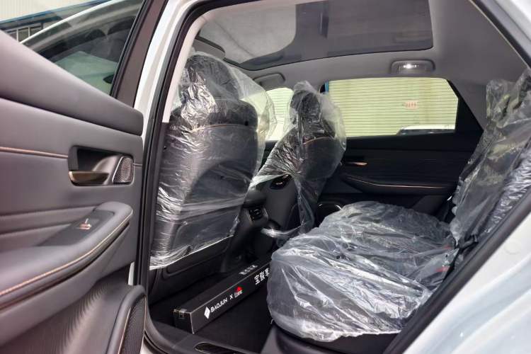 Used Baojun Enjoy 2025 Plug-in Hybrid 140km Luxury Edition Interior 3