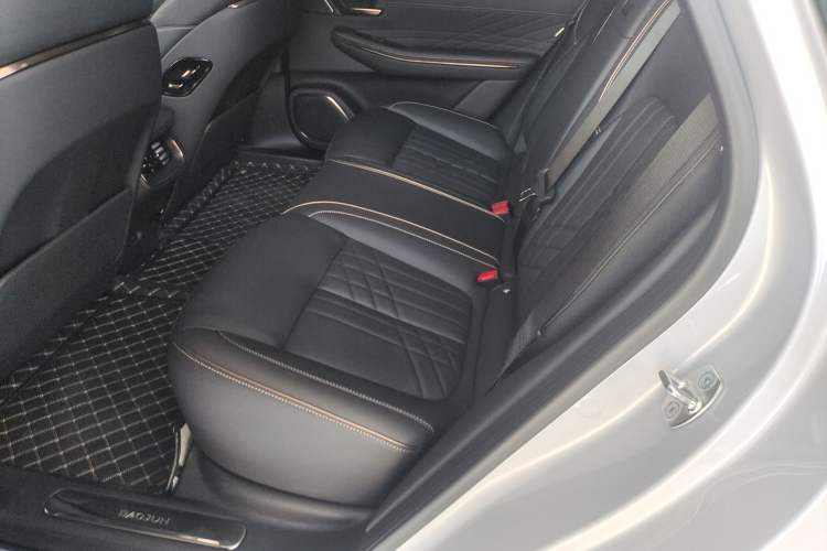 Used Baojun Enjoy 2025 All-Electric 600km Luxury Edition Interior 4