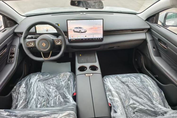 Used Baojun Enjoy 2025 Plug-in Hybrid 140km Luxury Edition Interior 4