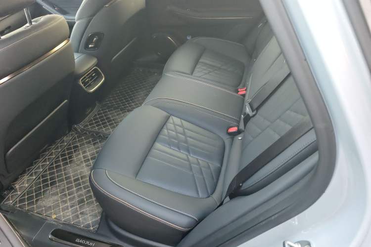 Used Baojun Enjoy 2025 Plug-in Hybrid 140km Luxury Edition Interior 4