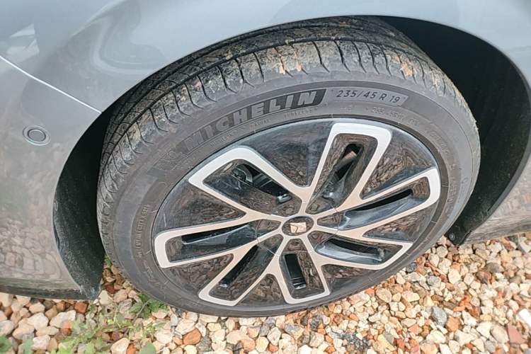 Used Baojun Enjoy 2025 Plug-in Hybrid 140km Luxury Edition Left Front Wheel Hub