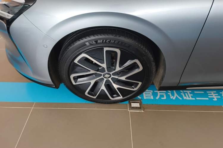 Used Baojun Enjoy 2025 All-Electric 600km Luxury Edition Left Front Wheel Hub