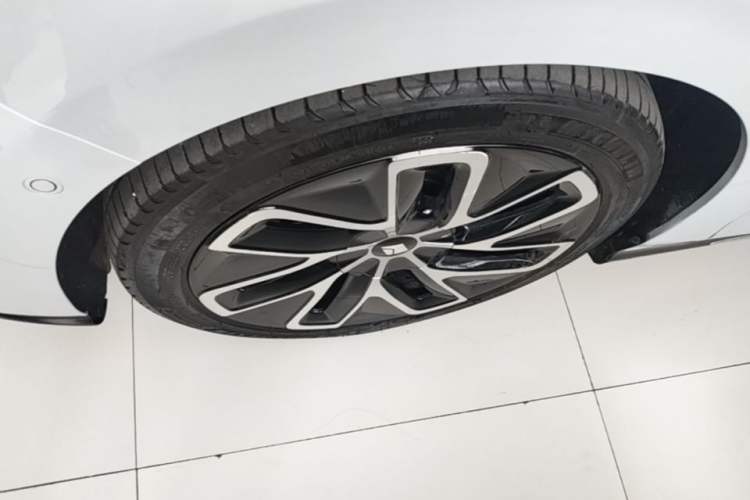 Used Baojun Enjoy 2025 All-Electric 600km Luxury Edition Left Front Wheel Hub