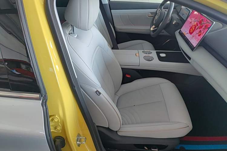 Used Baojun Enjoy 2025 Plug-in Hybrid 140km Luxury Edition Right Front Seat