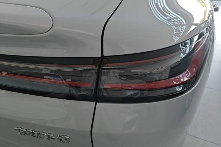 Used Baojun Enjoy 2025 Plug-in Hybrid 140km Luxury Edition Right Rear Taillight