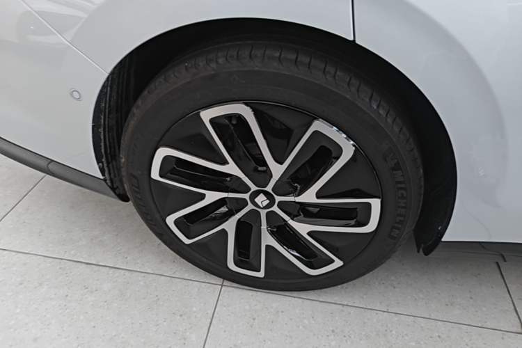 Used Baojun Enjoy 2025 Plug-in Hybrid 140km Luxury Edition Right Rear Wheel Hub
