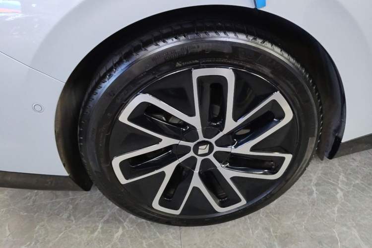 Used Baojun Enjoy 2025 All-Electric 600km Luxury Edition Right Rear Wheel Hub