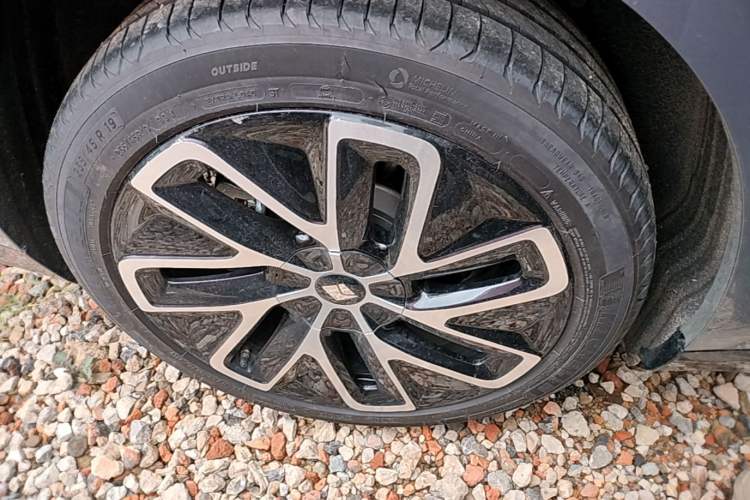 Used Baojun Enjoy 2025 Plug-in Hybrid 140km Luxury Edition Right Rear Wheel Hub