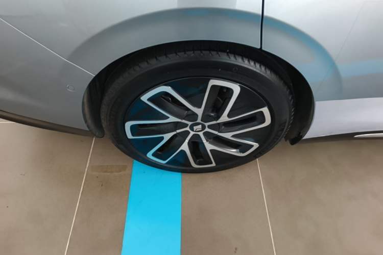 Used Baojun Enjoy 2025 All-Electric 600km Luxury Edition Right Rear Wheel Hub