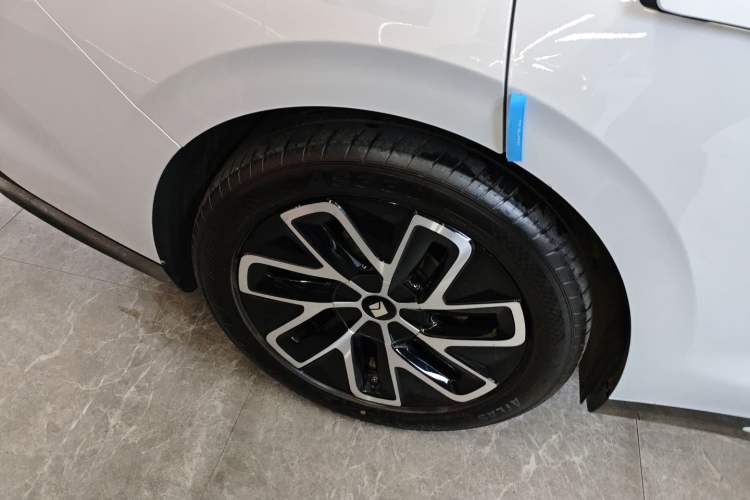 Used Baojun Enjoy 2025 All-Electric 600km Standard Version Right Rear Wheel Hub