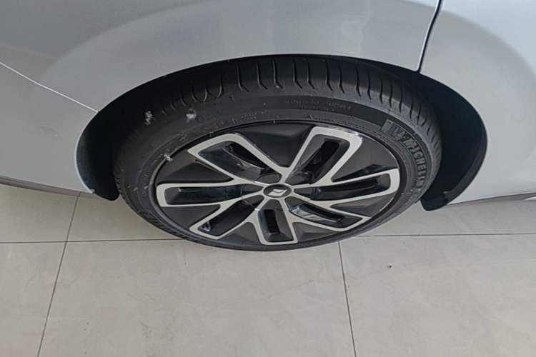 Used Baojun Enjoy 2025 Plug-in Hybrid 140km Luxury Edition Right Rear Wheel Hub