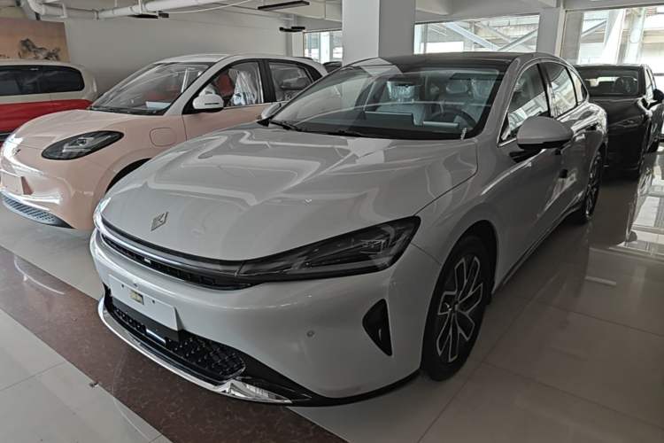 Baojun Enjoy 2025 Plug-in Hybrid 140km Standard Version