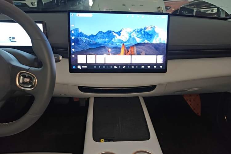 Used Baojun Enjoy 2025 All-Electric 600km Luxury Edition Audio And AC Panel
