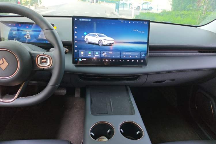 Used Baojun Enjoy 2025 Plug-in Hybrid 140km Luxury Edition Audio And AC Panel