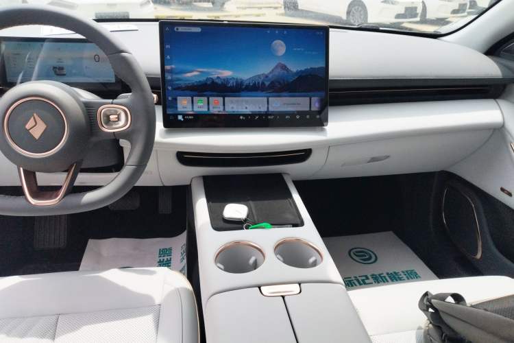 Used Baojun Enjoy 2025 Plug-in Hybrid 140km Standard Version Audio And AC Panel