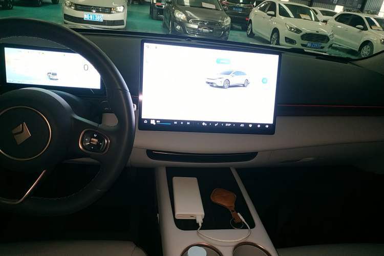 Used Baojun Enjoy 2025 Plug-in Hybrid 140km Luxury Edition Audio And AC Panel