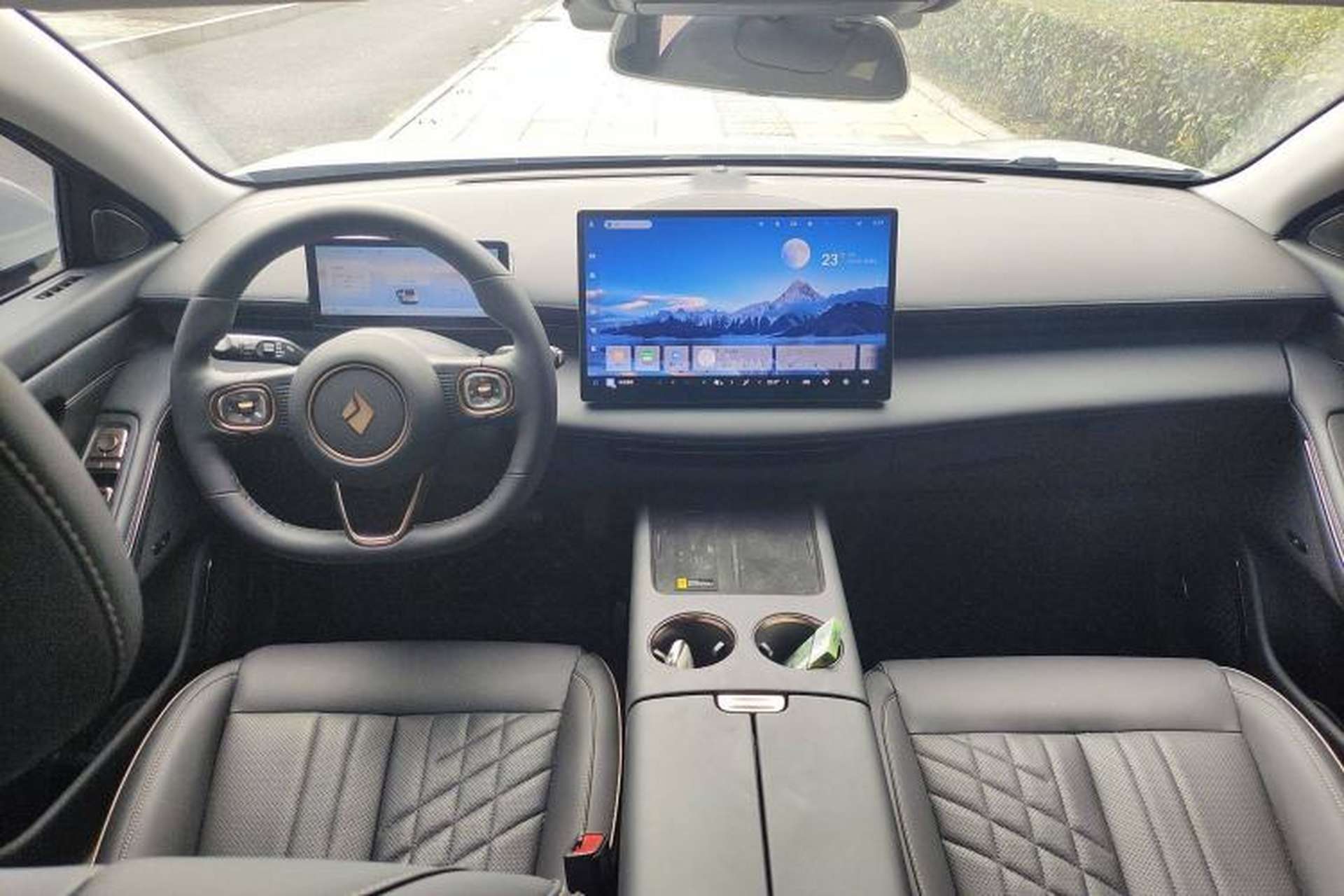 Used Baojun Enjoy 2025 All-Electric 600km Luxury Edition Center Console