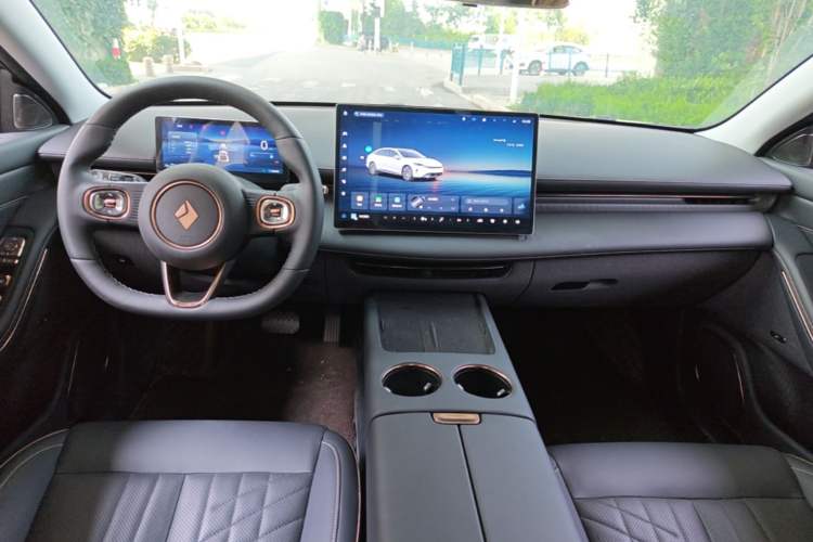 Used Baojun Enjoy 2025 Plug-in Hybrid 140km Luxury Edition Center Console