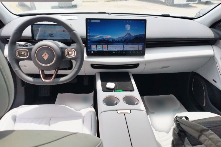 Used Baojun Enjoy 2025 Plug-in Hybrid 140km Standard Version Center Console