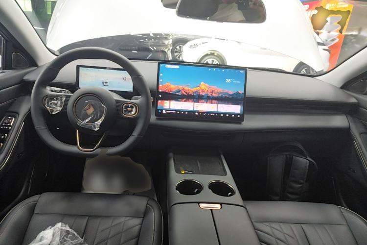 Used Baojun Enjoy 2025 Plug-in Hybrid 140km Luxury Edition Center Console