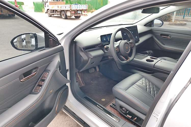 Used Baojun Enjoy 2025 Plug-in Hybrid 140km Luxury Edition Driver Seat