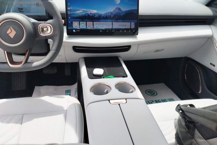 Used Baojun Enjoy 2025 Plug-in Hybrid 140km Standard Version Gear Lever