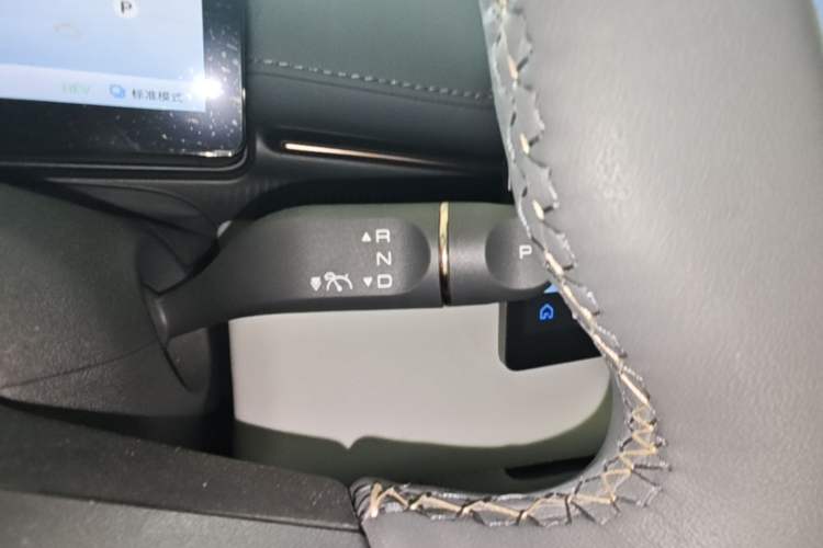 Used Baojun Enjoy 2025 Plug-in Hybrid 140km Luxury Edition Gear Lever