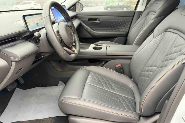 Used Baojun Enjoy 2025 Plug-in Hybrid 140km Luxury Edition Interior 2